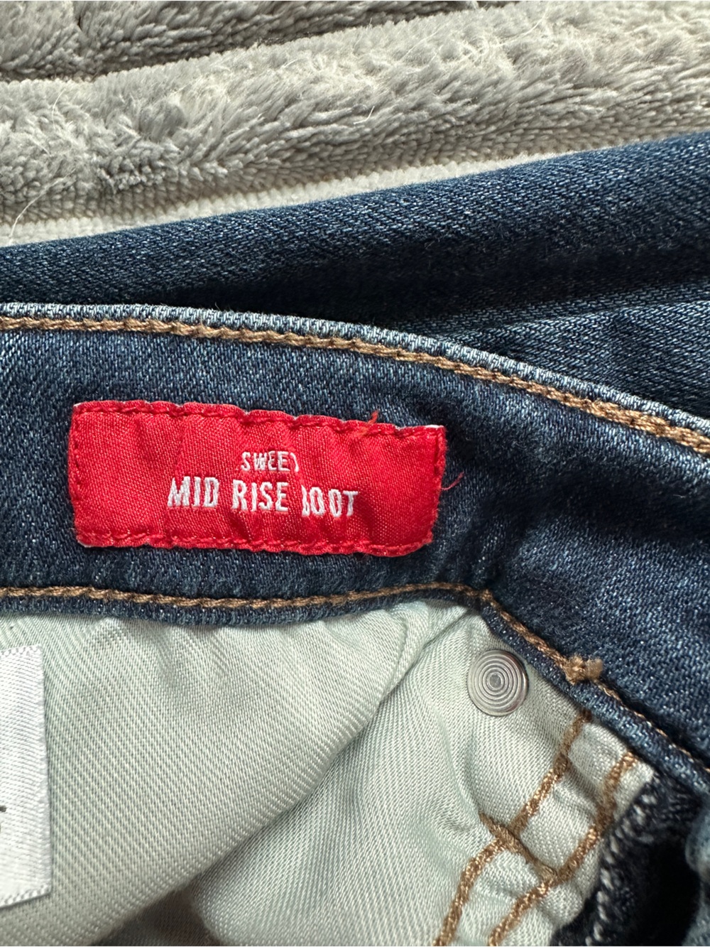 Lucky Brand sweet midrise boot jeans with stretch - Picture 4 of 11
